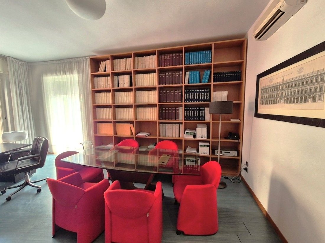 Apartment in Naples, Campania, Italy 4 - 18329343