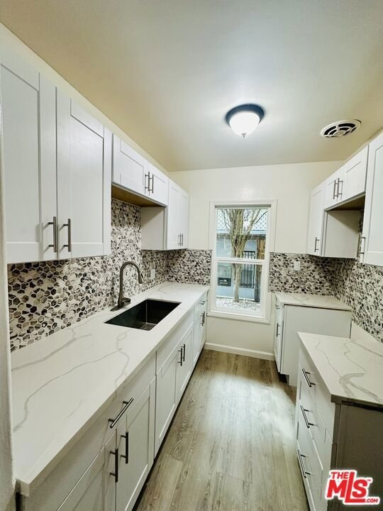 Los Angeles, California, United States 5 - 18052993