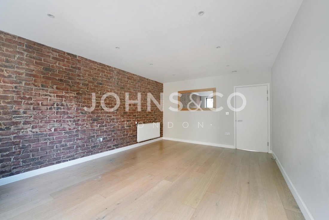 Townhouse in Little Ealing, Hounslow, England 2 - 18329233