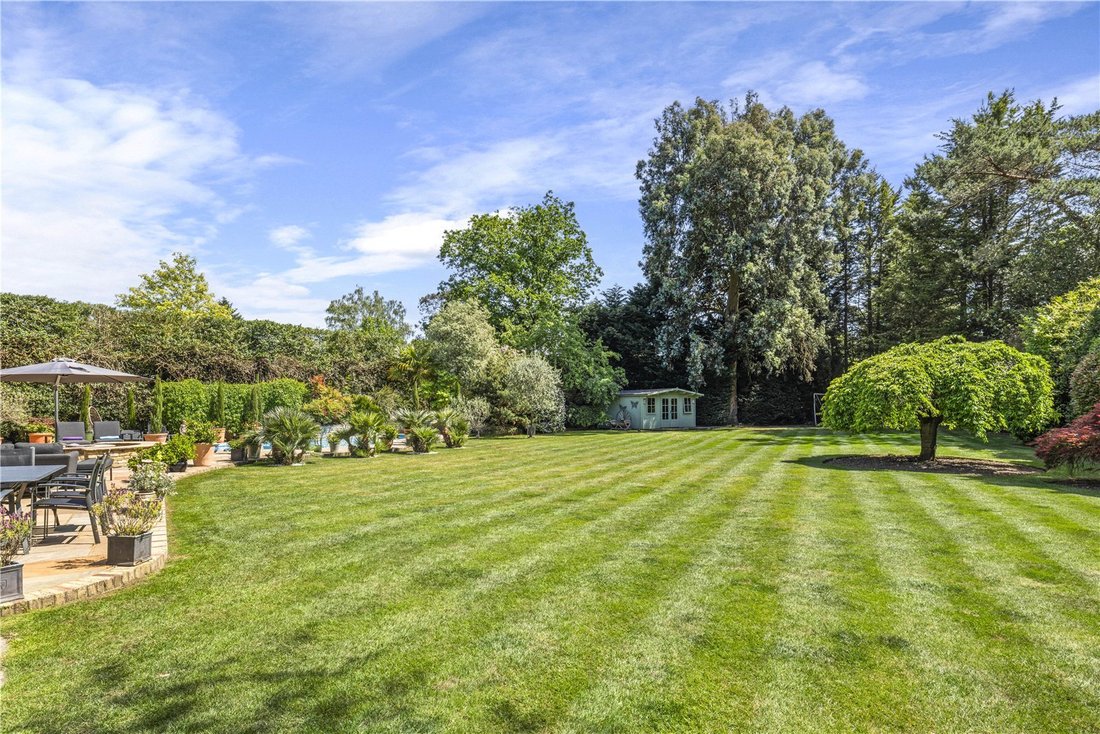 House in Fairmile, Elmbridge, England 4 - 18331024