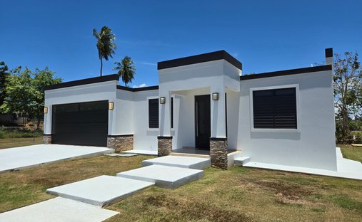 House in Ceiba Alta, Aguadilla, Puerto Rico 1