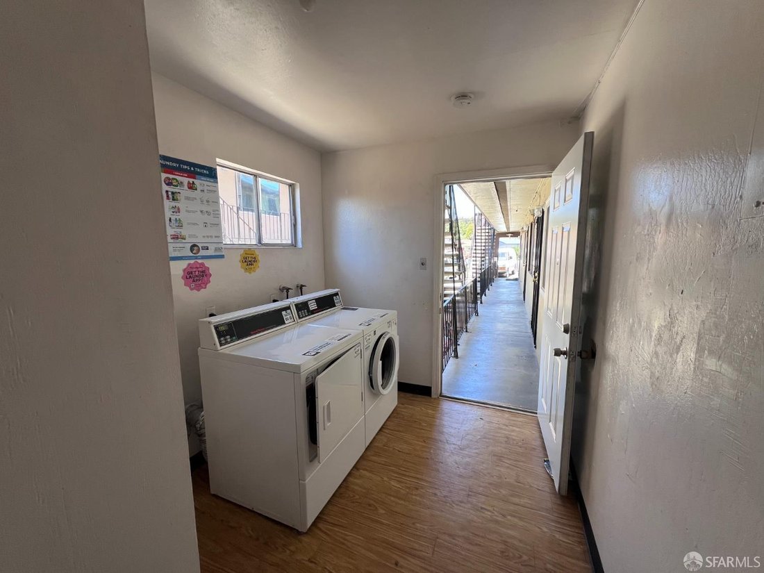 Richmond, California, United States 5 - 18329159