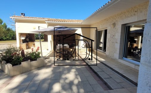 Villa à Plaisance, Nouvelle-Aquitaine, France 1