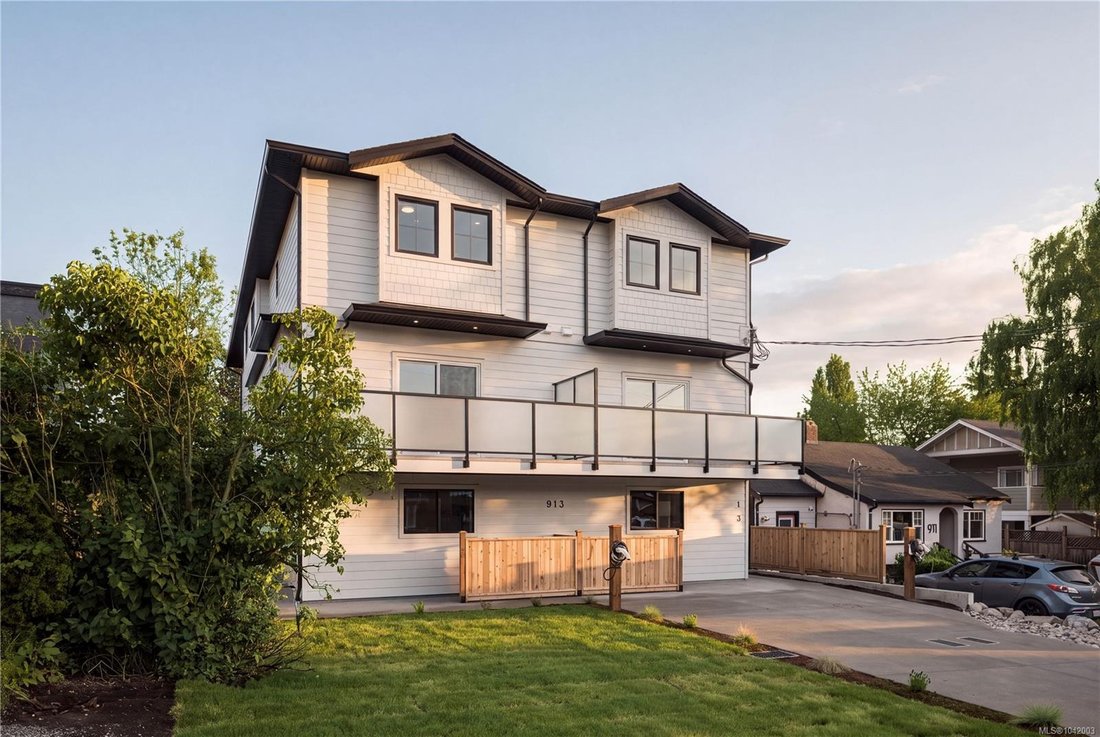 House in Saanich, British Columbia, Canada 1 - 18331796