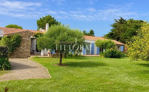 House in Sud Est, Ile d'Yeu, France 1