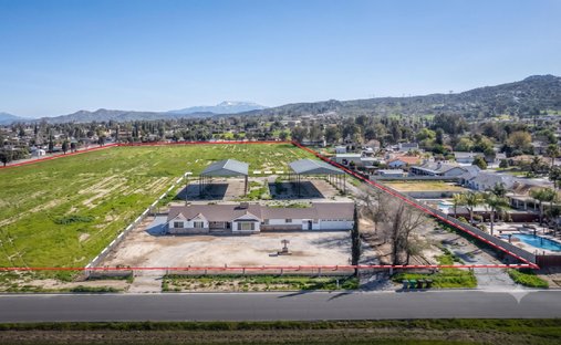 House in Nuevo, California, United States 1