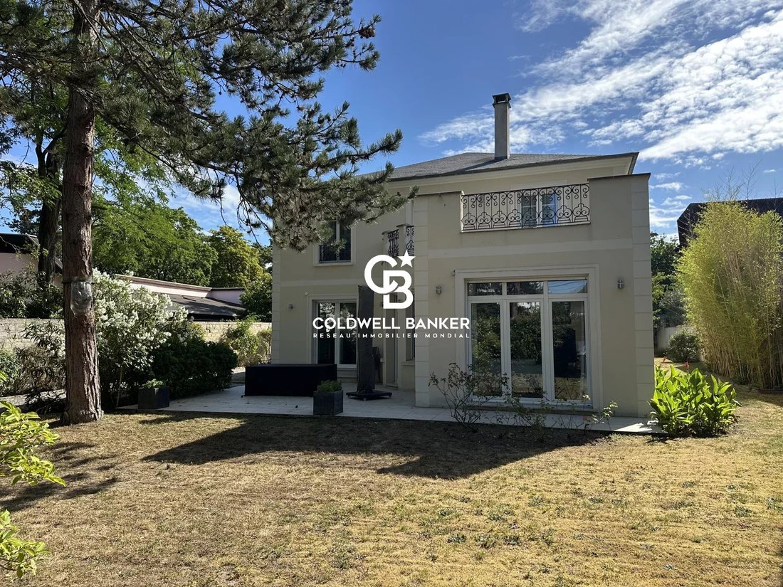 House in Le Vésinet, Ile-de-France, France 1 - 17669789