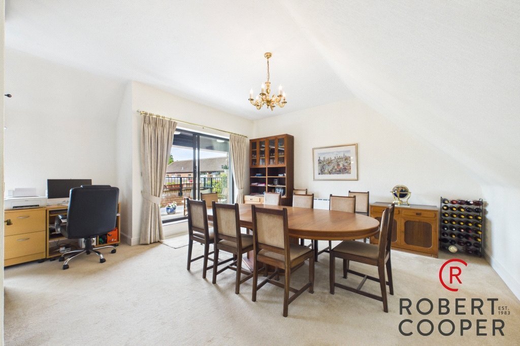 Apartment in Pinnerwood Park, Hillingdon, England 5 - 18326710