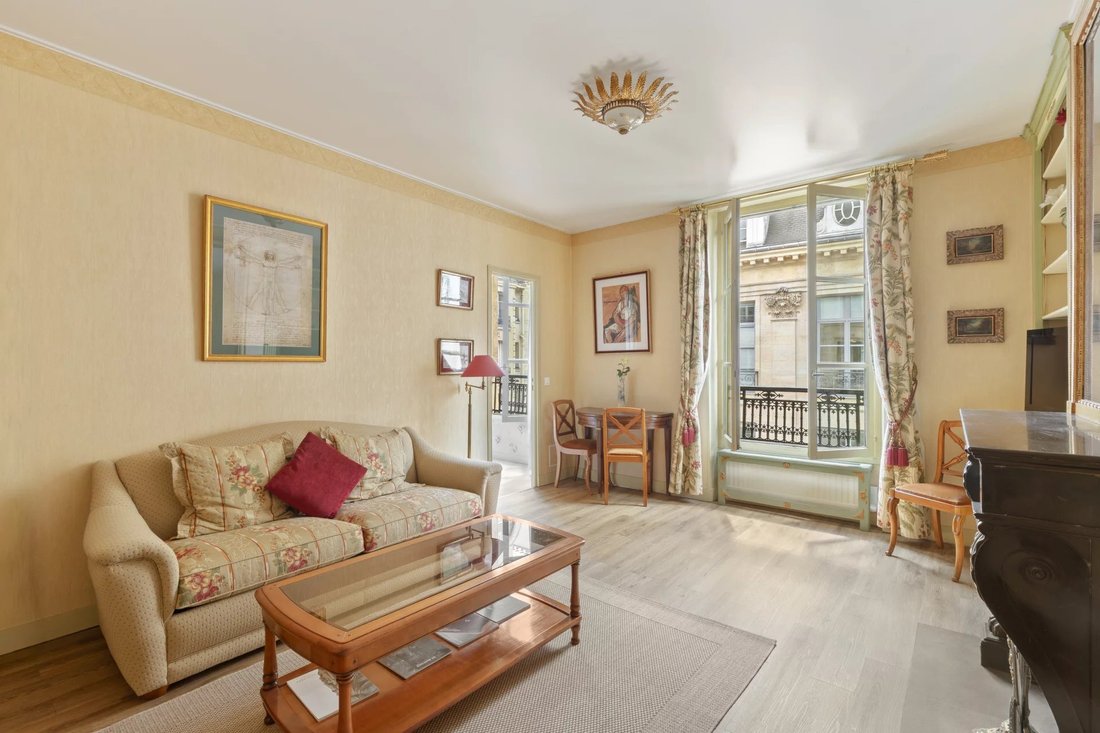 Apartment in Palais Royal, Paris 1er Arrondissement, Paris 4 - 18328373