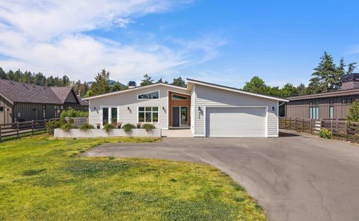House in North Saanich, British Columbia, Canada 1