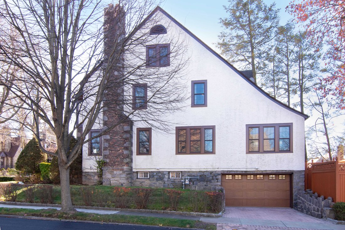 House in Yonkers, New York, United States 5 - 17831467