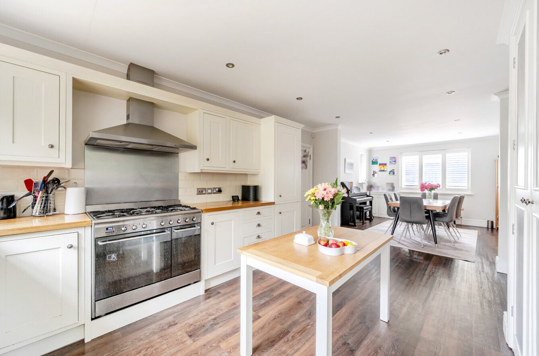 House in Hook Heath, Woking, England 2 - 18326975