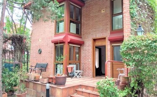 House in Barajas, Madrid, Spain 1
