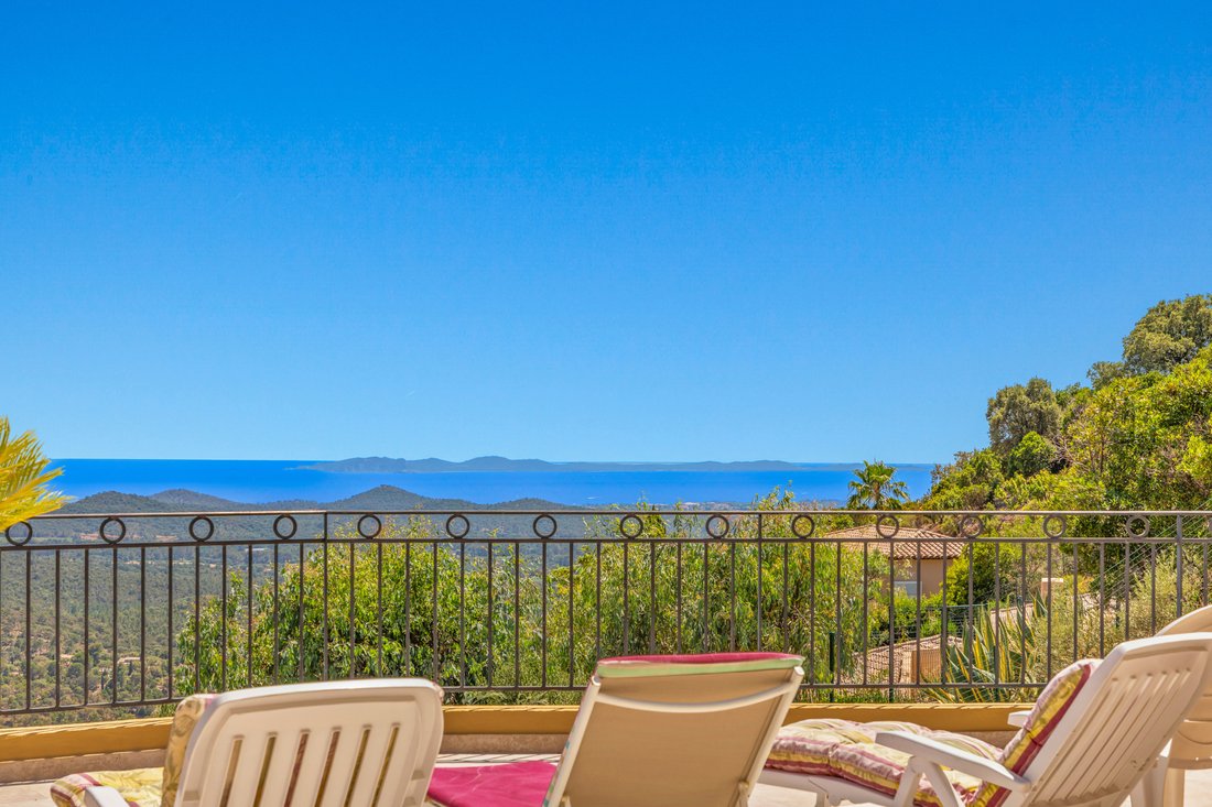 Villa in La Londe-les-Maures, Provence-Alpes-Côte d'Azur, France 2 - 17889010