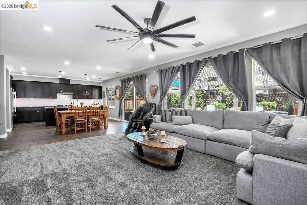 Brentwood, California, United States 4 - 18328562