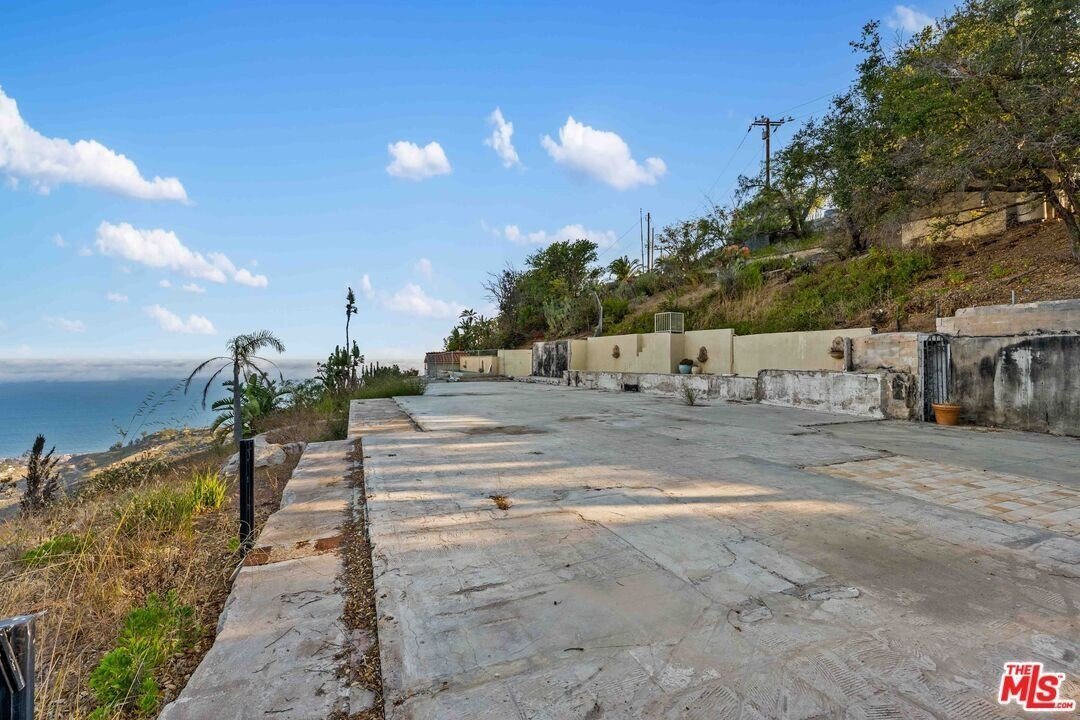 Land in Malibu, California, United States 2 - 18332170