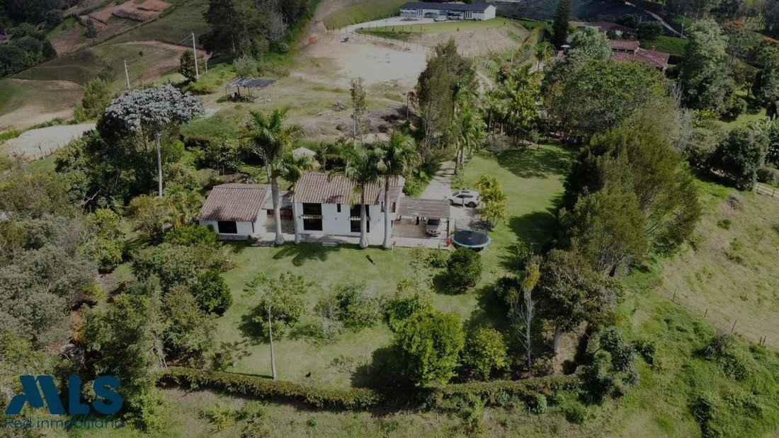 Finca in Rionegro, Carmen de Viboral, Colombia 1 - 18327608