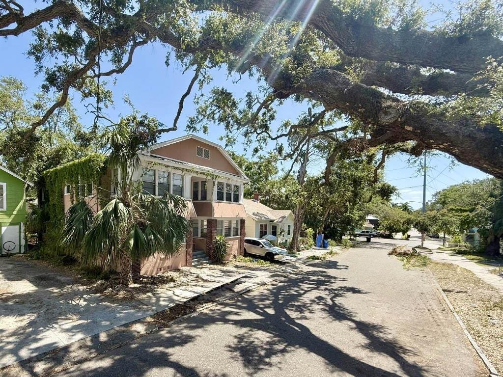 St. Petersburg, Florida, United States 2 - 18330739