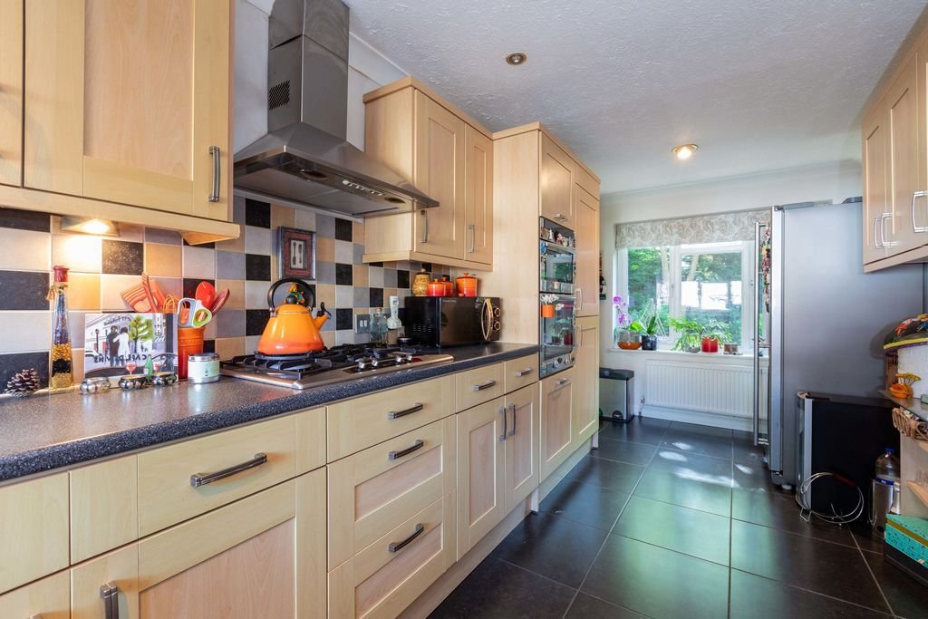 House in Windlesham, England 4 - 18326844