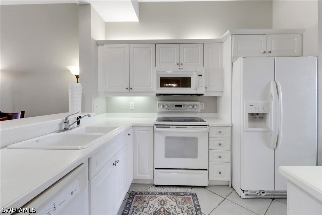 Condo in Naples, Florida, United States 4 - 18327145