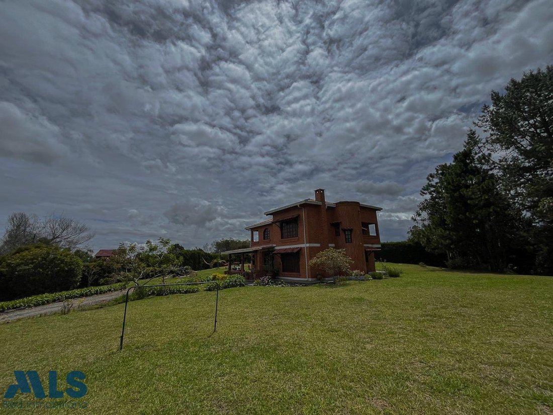 House in Santa Elena, Medellin, Colombia 4 - 18327359