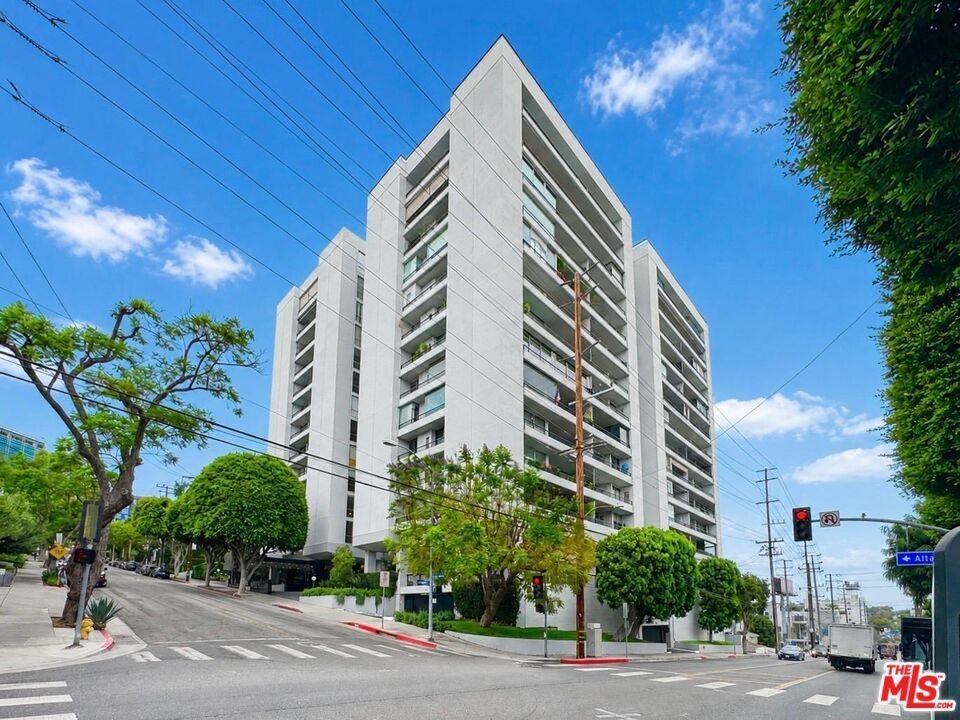 Condo in Los Angeles, California, United States 3 - 18329627