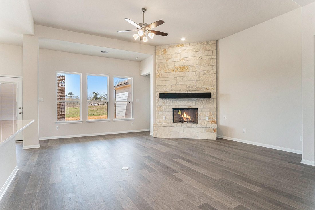 House in Conroe, Texas, United States 3 - 18327636