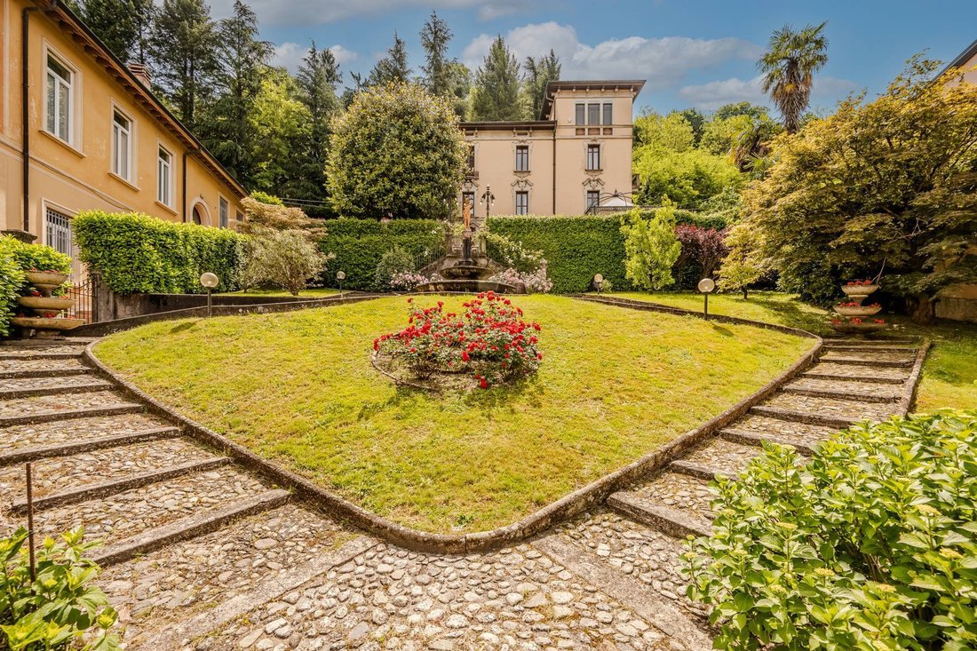House in Porto Ceresio, Lombardy, Italy 1 - 15796522