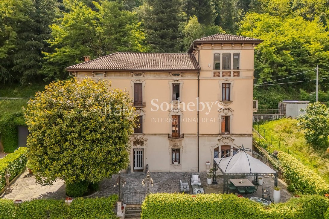 House in Porto Ceresio, Lombardy, Italy 2 - 15796522