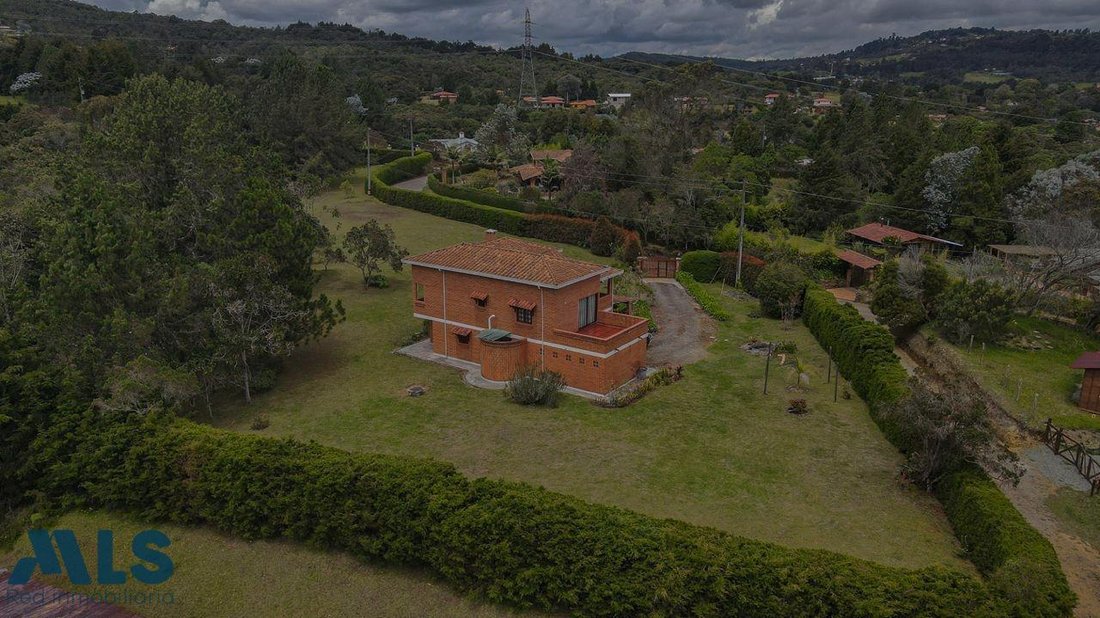 House in Santa Elena, Medellin, Colombia 3 - 18327359