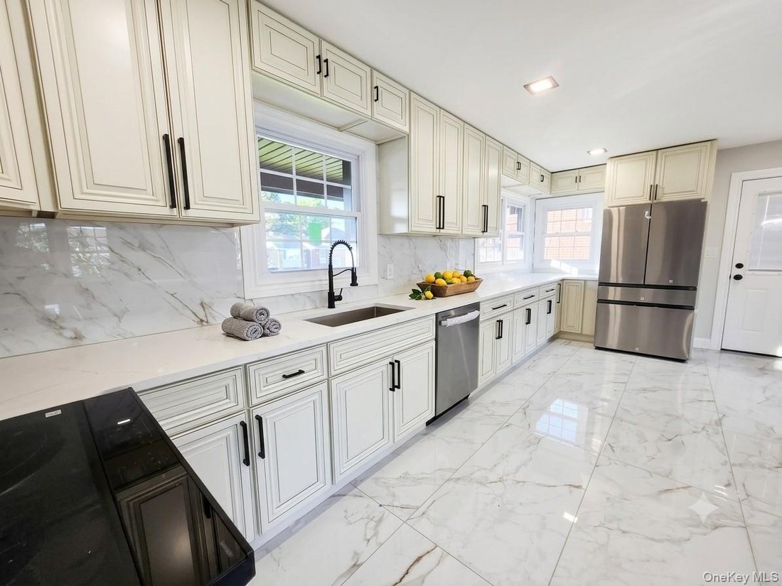 House in Bellmore, New York, United States 5 - 18329310