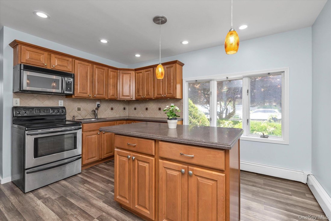 House in Levittown, New York, United States 4 - 18331639