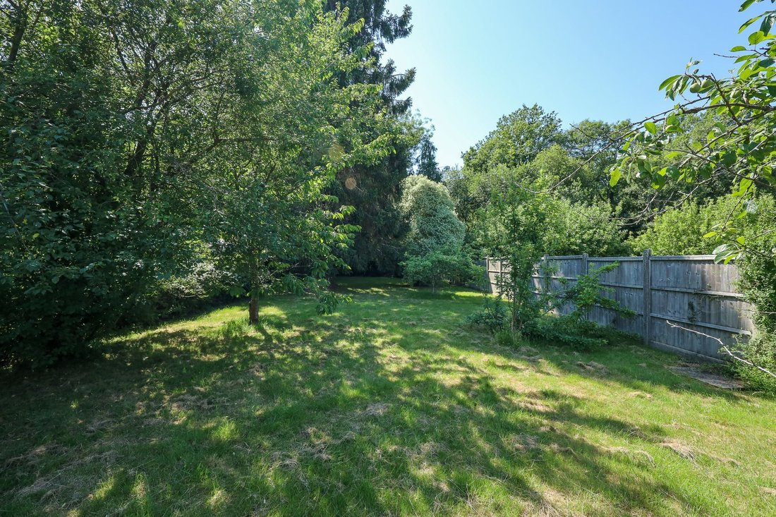 Bungalow in Burgess Hill, England 2 - 18328051
