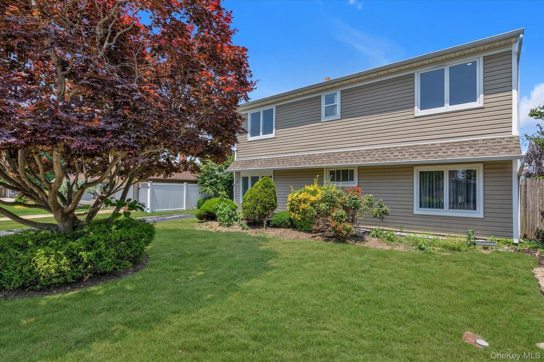 House in Levittown, New York, United States 1 - 18331639