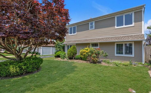 House in Levittown, New York, United States 1