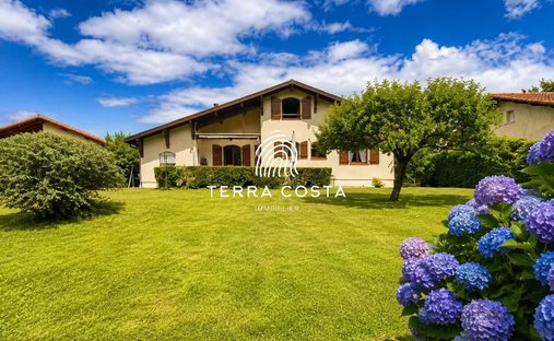 House in Est, Saint-Vincent-de-Tyrosse, France 1