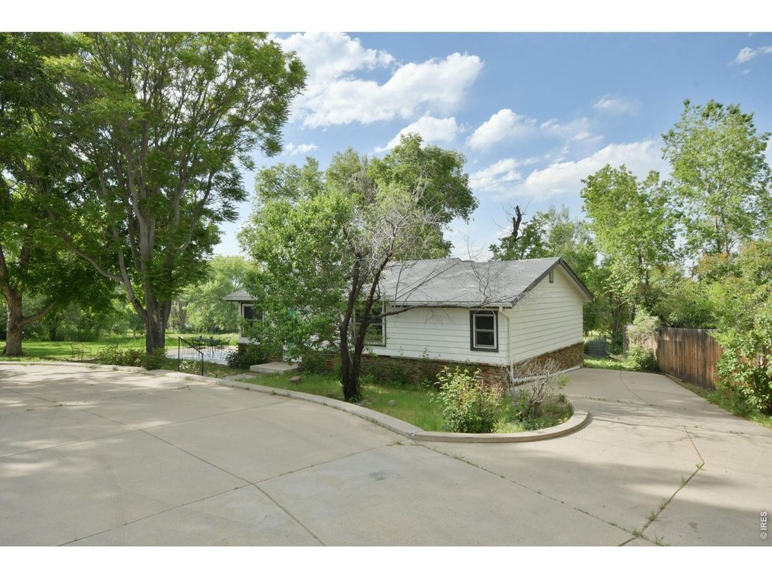 Boulder, Colorado, United States 2 - 18330745