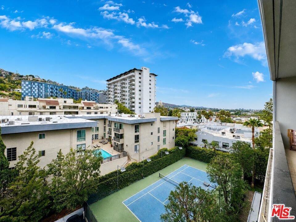 Condo in Los Angeles, California, United States 1 - 18329627