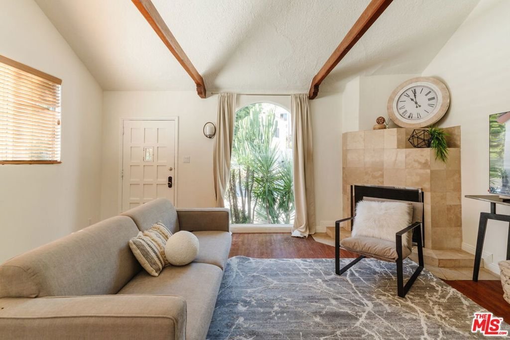 Los Angeles, California, United States 4 - 18327163