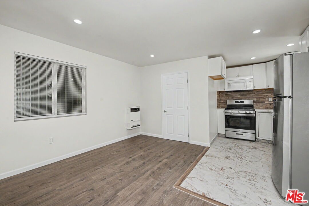 Los Angeles, California, United States 5 - 18331700