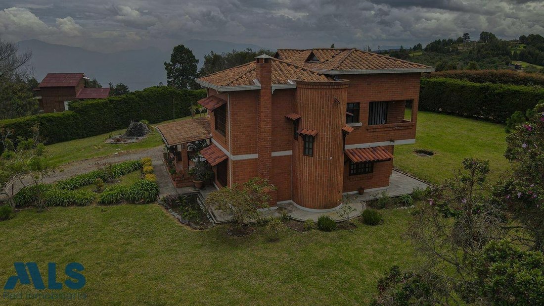 House in Santa Elena, Medellin, Colombia 5 - 18327359