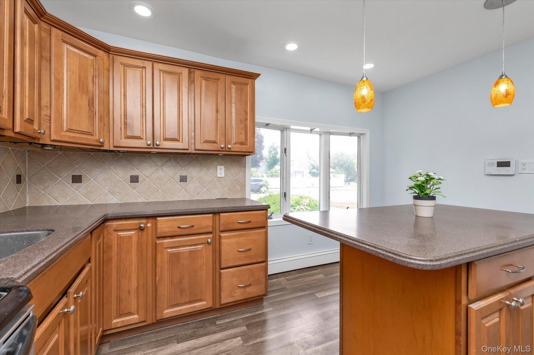 House in Levittown, New York, United States 5 - 18331639