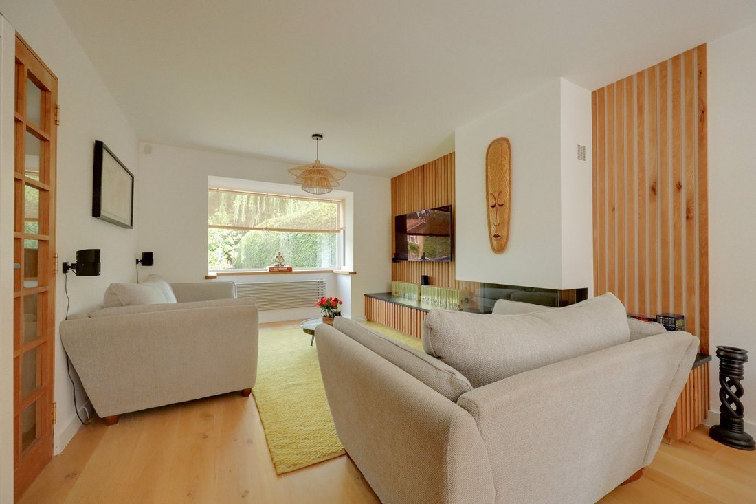 House in Burgess Hill, England 3 - 18328001