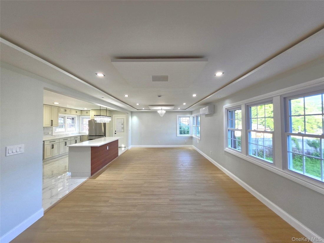 House in Bellmore, New York, United States 3 - 18329310