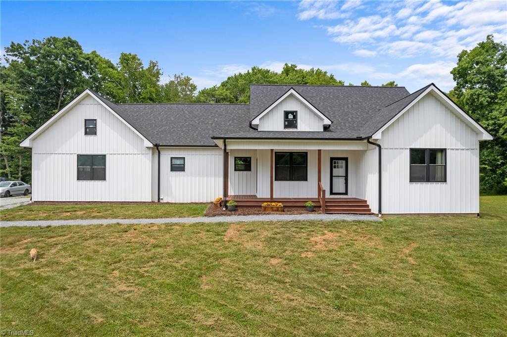 House in Sparta, North Carolina, United States 1 - 18330373