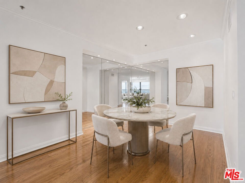 Condo in Los Angeles, California, United States 3 - 18329629
