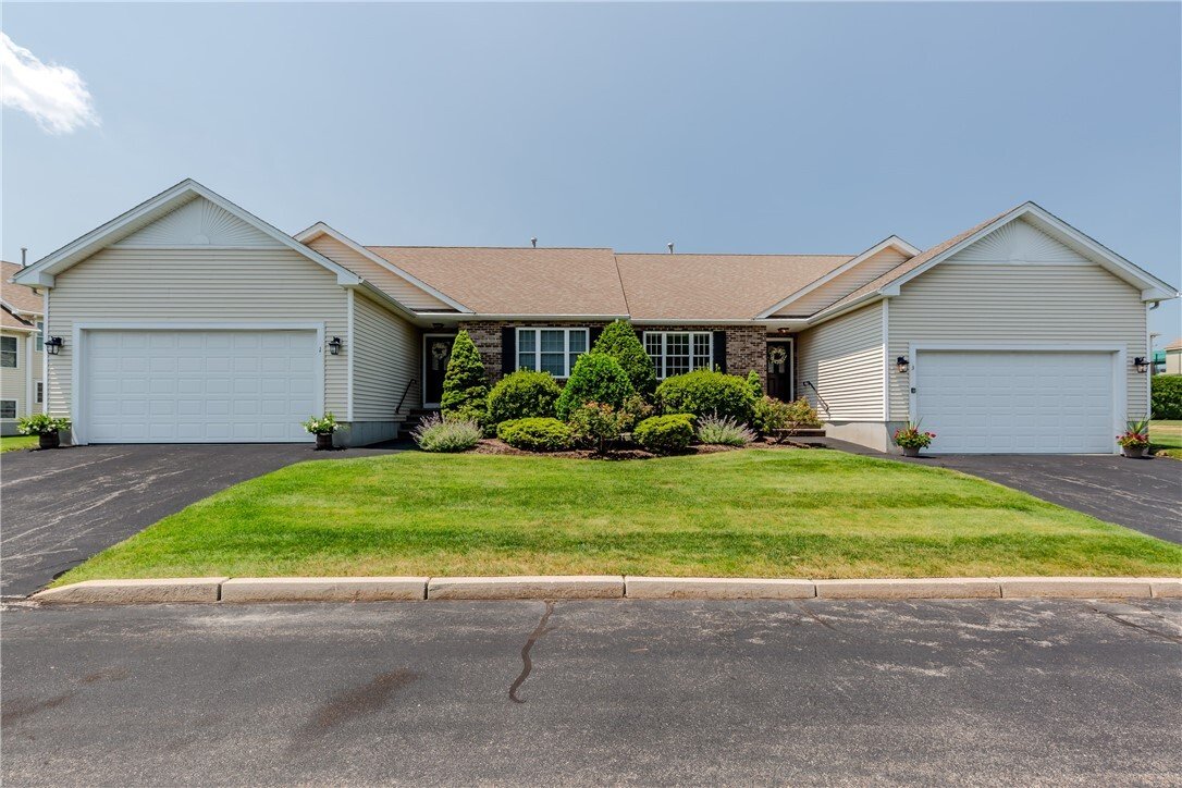 Condo in Cranston, Rhode Island, United States 1 - 18326757