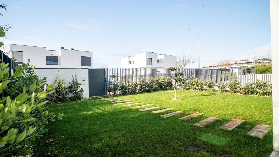 Villa in Venteira, Lisbon, Portugal 2 - 15409499