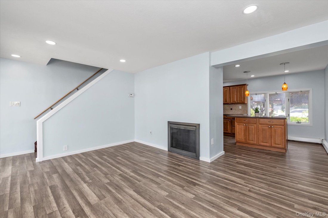 House in Levittown, New York, United States 3 - 18331639