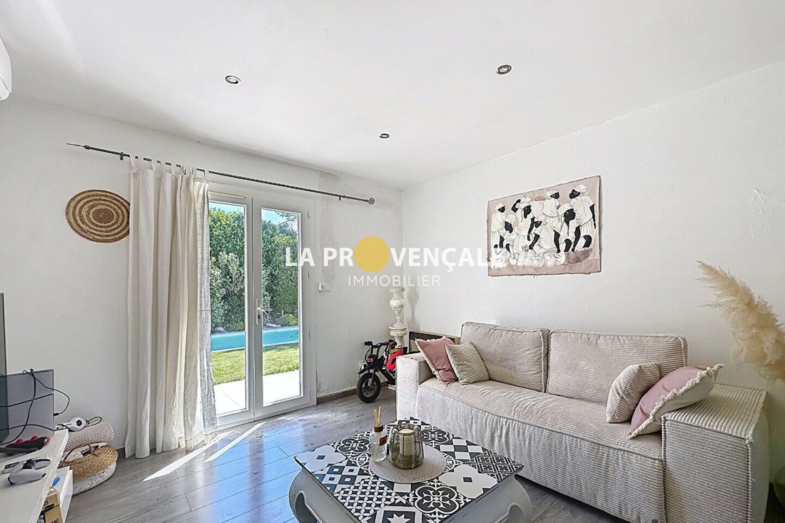 Villa in Trets, Provence-Alpes-Côte d'Azur, France 5 - 18328104